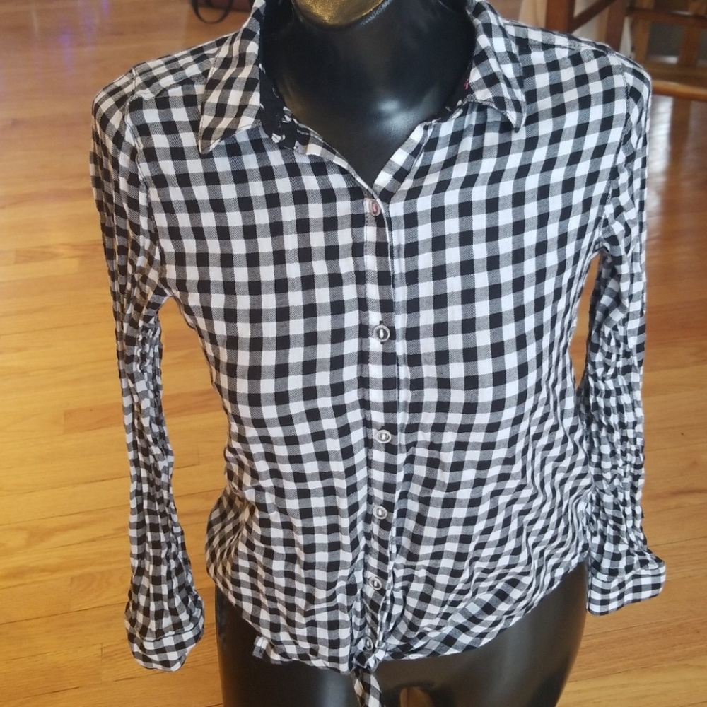 Girls black and white button up shirt